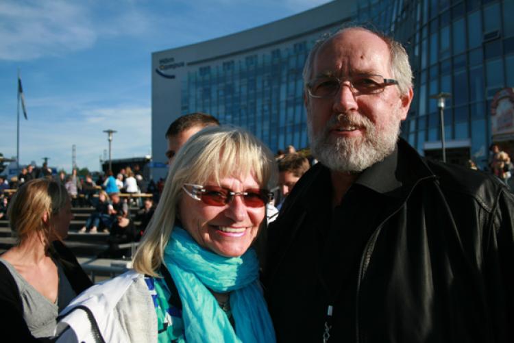 Torge Zeilinger von Loadsman mit Begleitung und Caroline Kirchwehm von VICO mit Felix Wagner